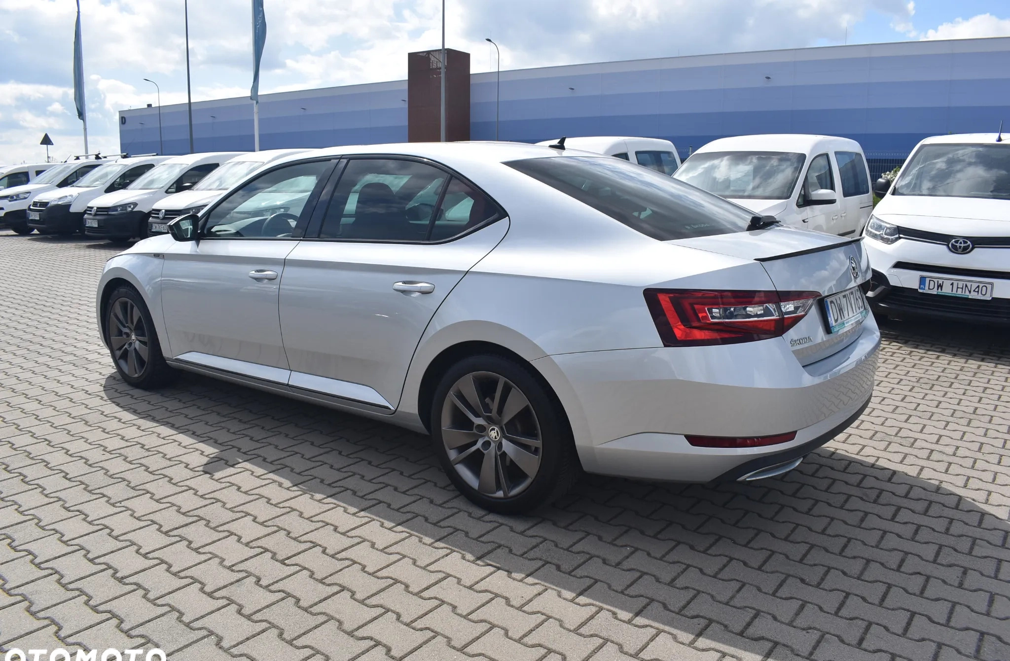 Skoda Superb cena 88100 przebieg: 98914, rok produkcji 2018 z Żarów małe 742